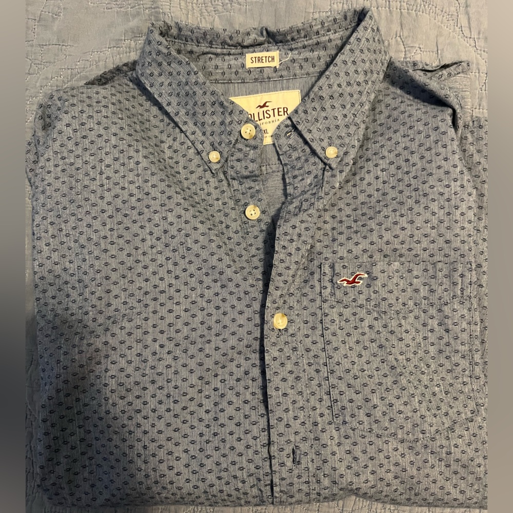Hollister Men's Blue Textured Button-Down Shirt